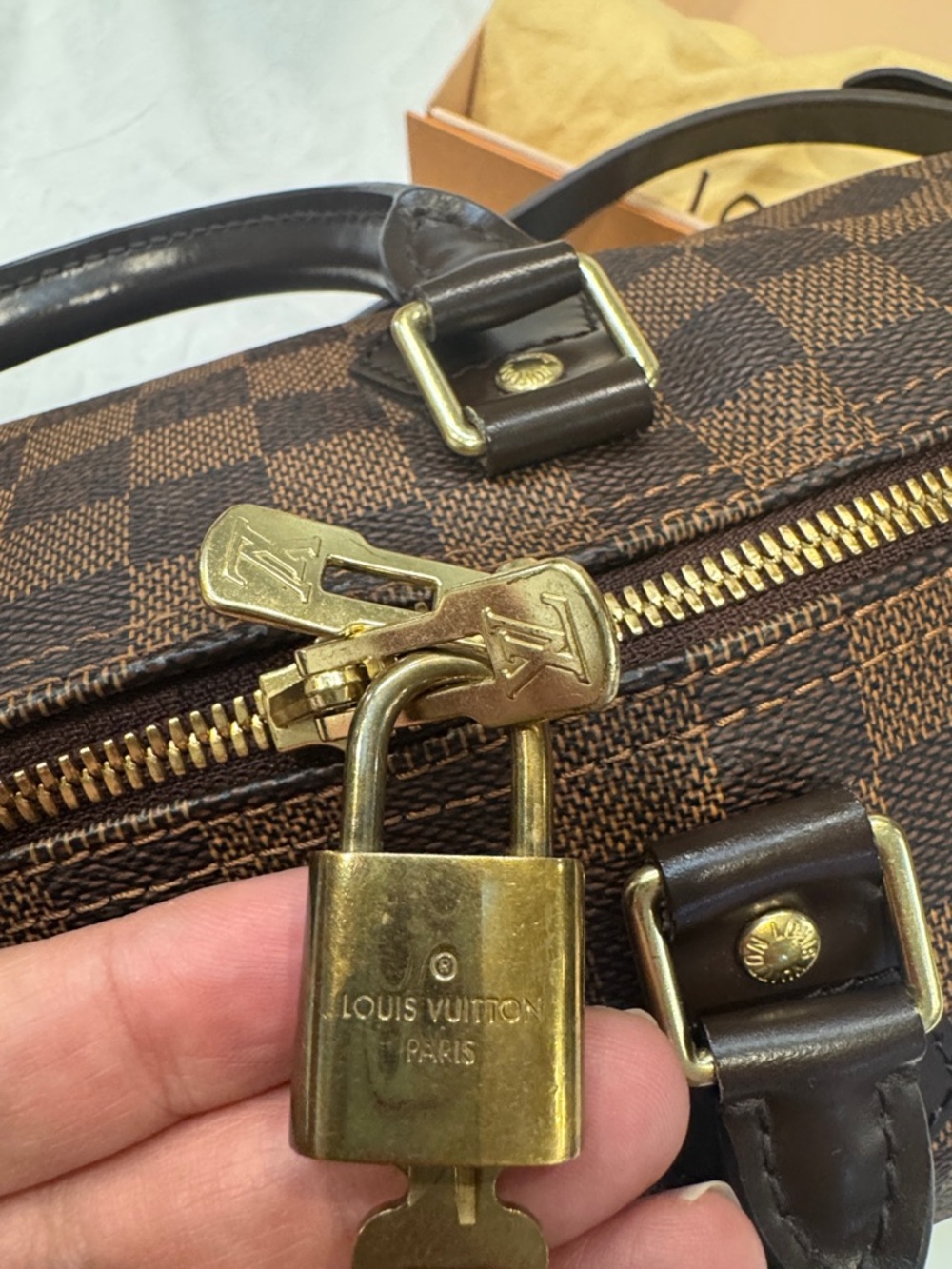 Authentic Louis Vuitton Brown Damier Ebene Bandoulier 30 - Picture 12 of 15